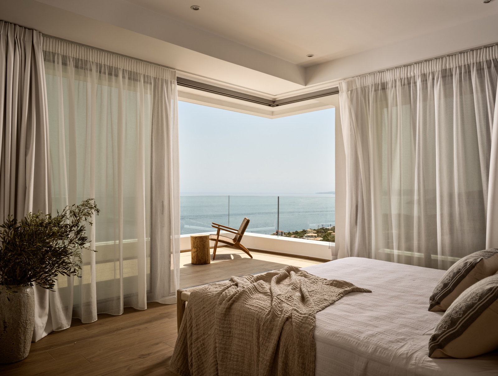 Deluxe King with balcony, private